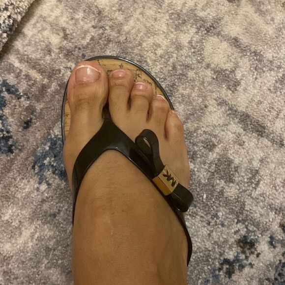 Mk black sandals size 5 jelly bow flip flops - Picture 1 of 3